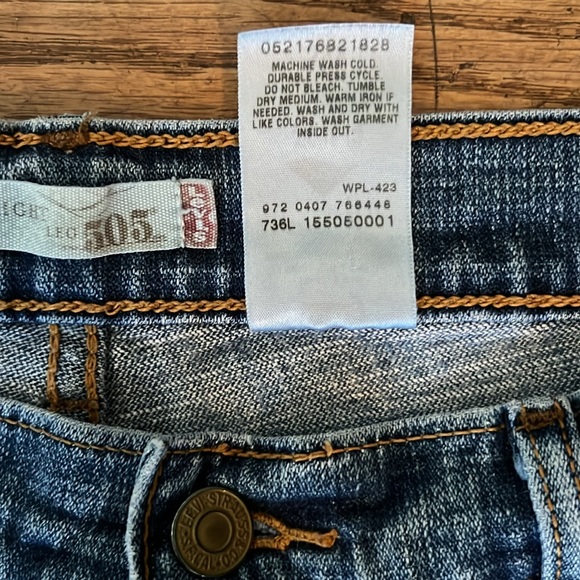 Women’s Levi’s 505 Straight Distressed Wash Jeans - Picture 8 of 9
